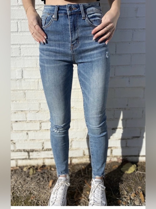Risen Jeans Denim - Risen Ember Light Wash High Rise Skinny Jeans distressed size 9/29 length 37”
